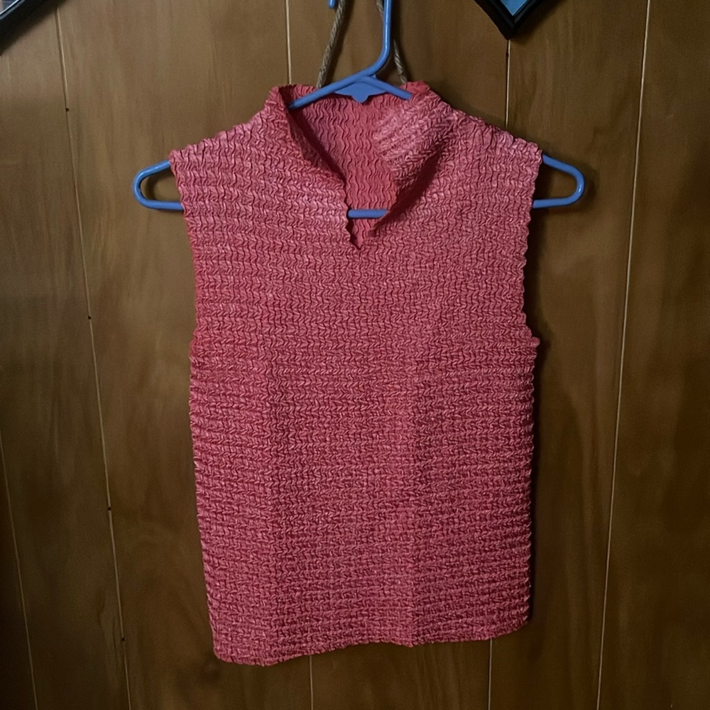 🪸Women’s sleeveless fancy top / coral colored / size small / stretchy